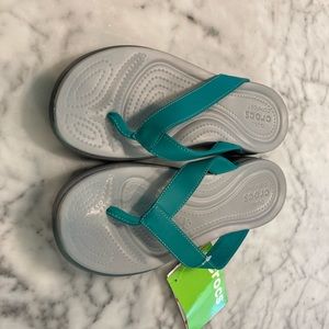 Crocs Capri flip flops womens size 9